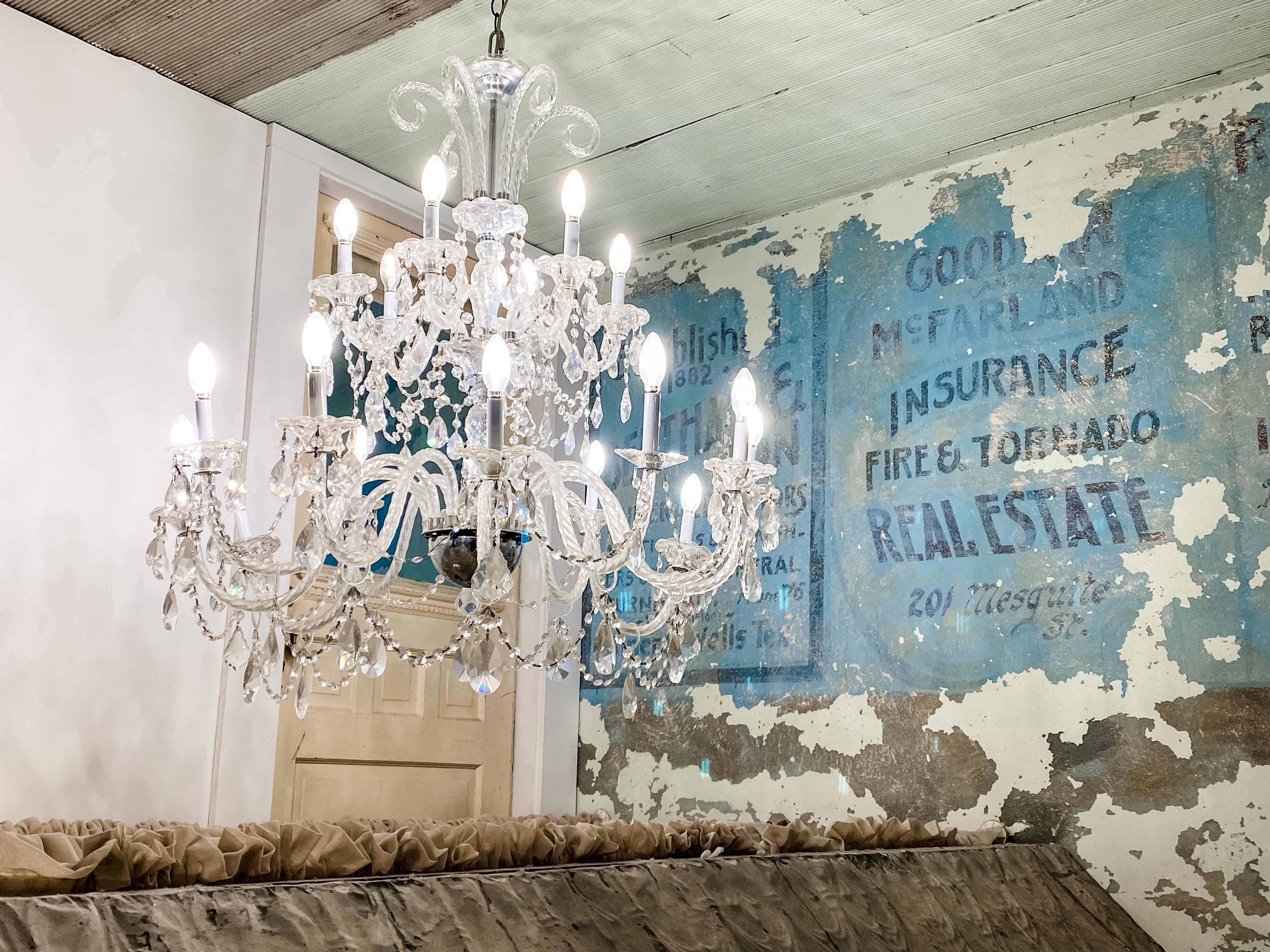 chandelier at The Market @ 76067