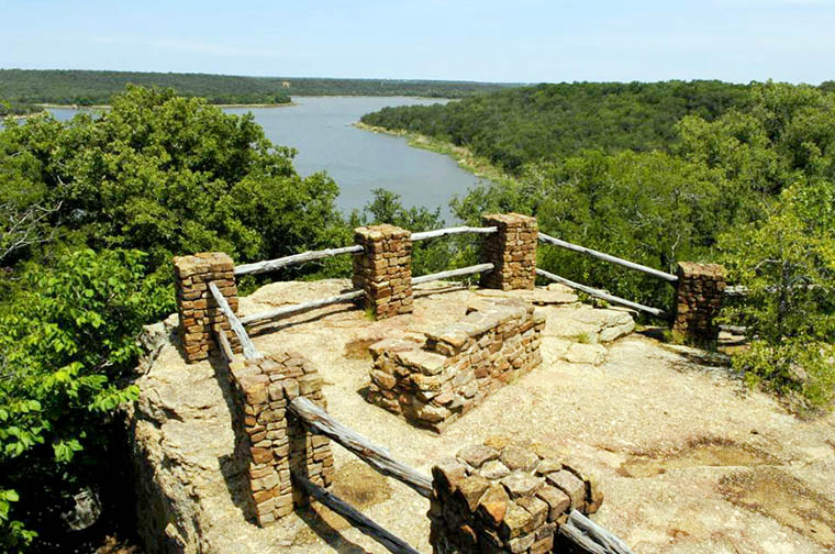 Overlook at Penitentiary Hollow aboveLake Mineral Wells State Park & Trailway