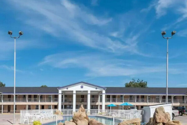 Front view of Relax Inn in Mineral Wells