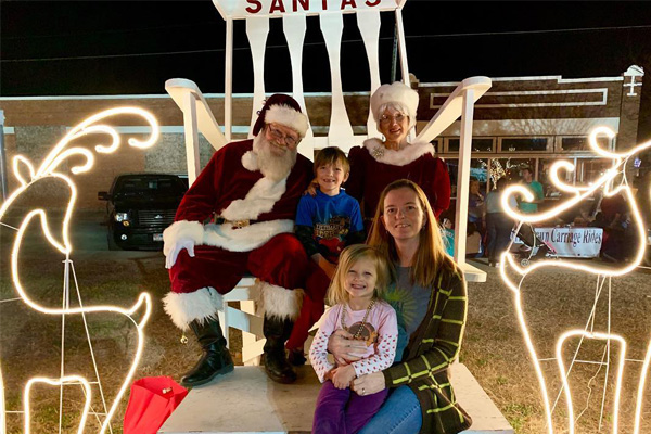Mineral Wells Festivals: Santa with Family at Merry Wells Christmas Festival